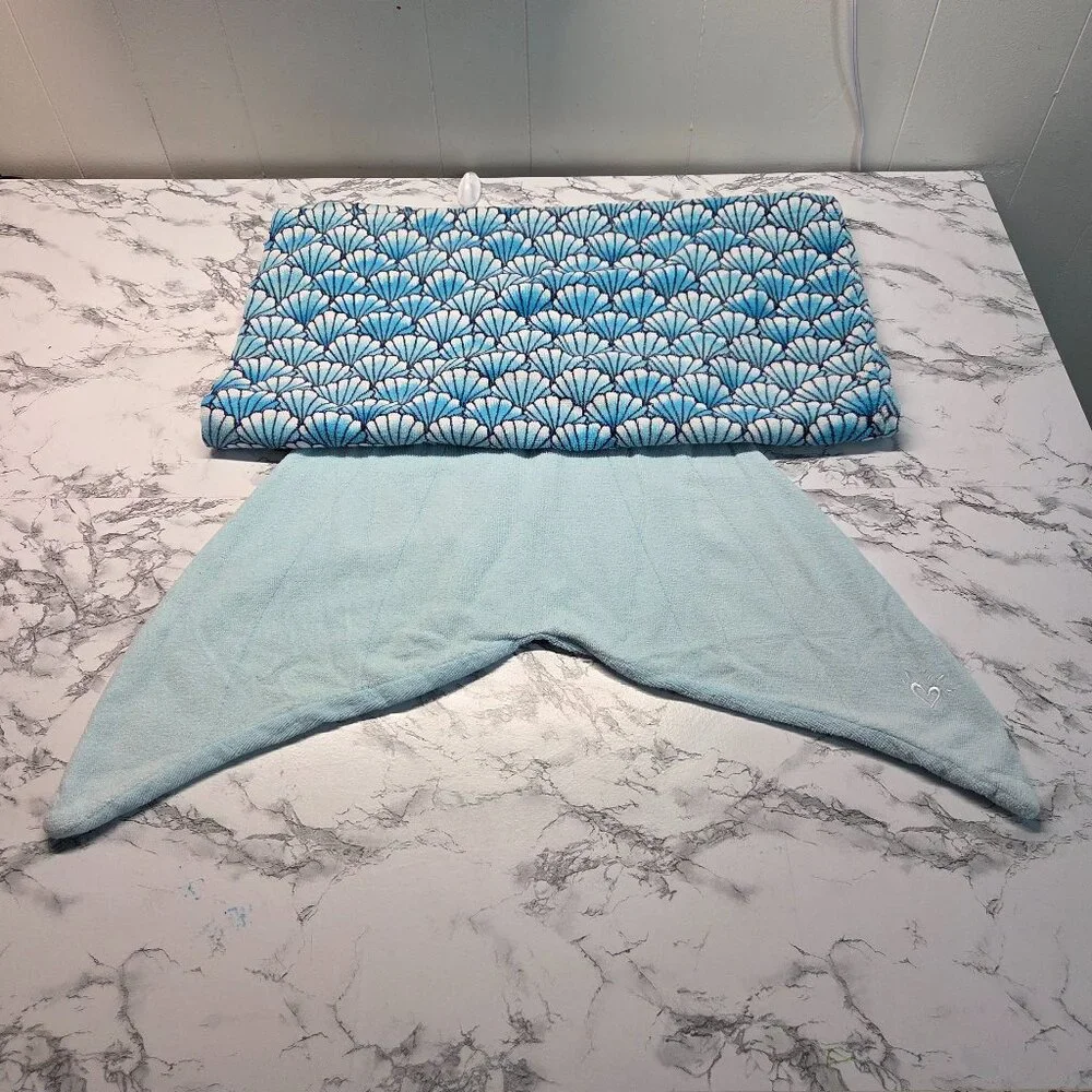 Justice Girls Blue Scalloped Sea Shells Long Mermaid Tail Beach Pool Towel